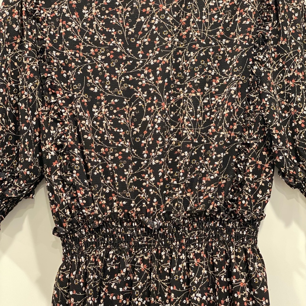 Elegant Black Floral Dress - Picture 4 of 7